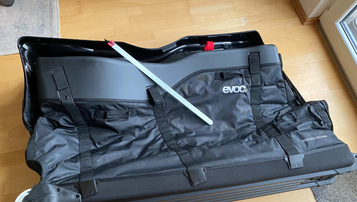 Wir haben getestet: Wie schnell lässt sich der Evoc Bike Bag Pro wirklich aufbauen?