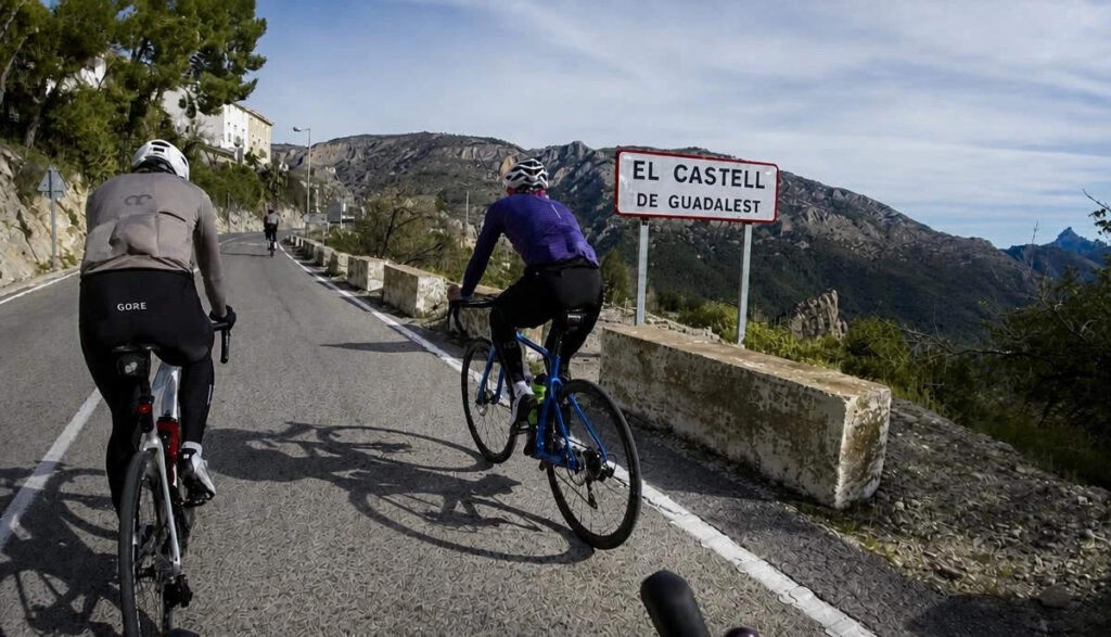 Traumhafte Auffahrt per Rennrad nach El Castell de Guadalest